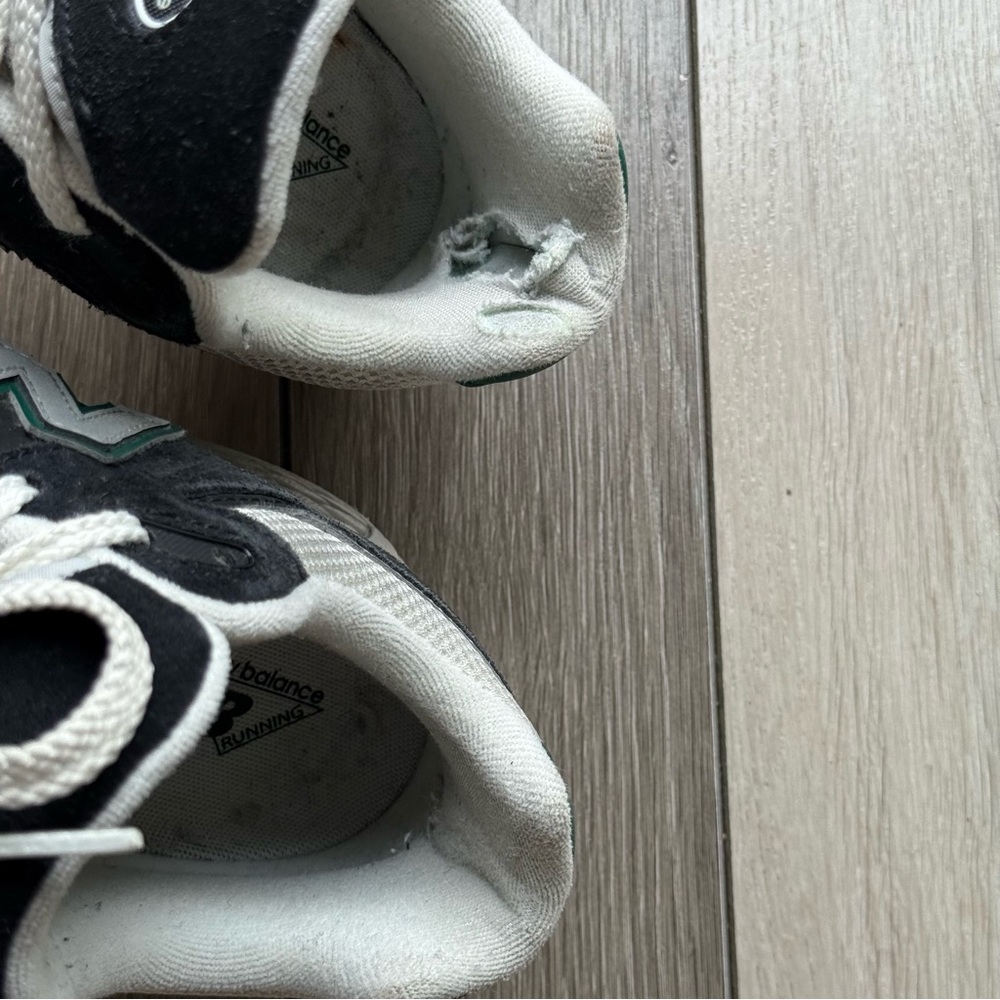 New Balance 2002R Black and White Shoes with Green Details - Picture 7 of 9